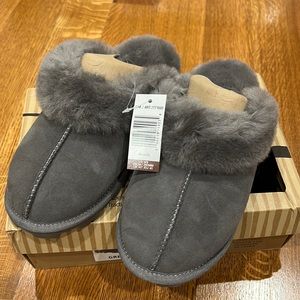 Ladies Shearling slipper* New in Box